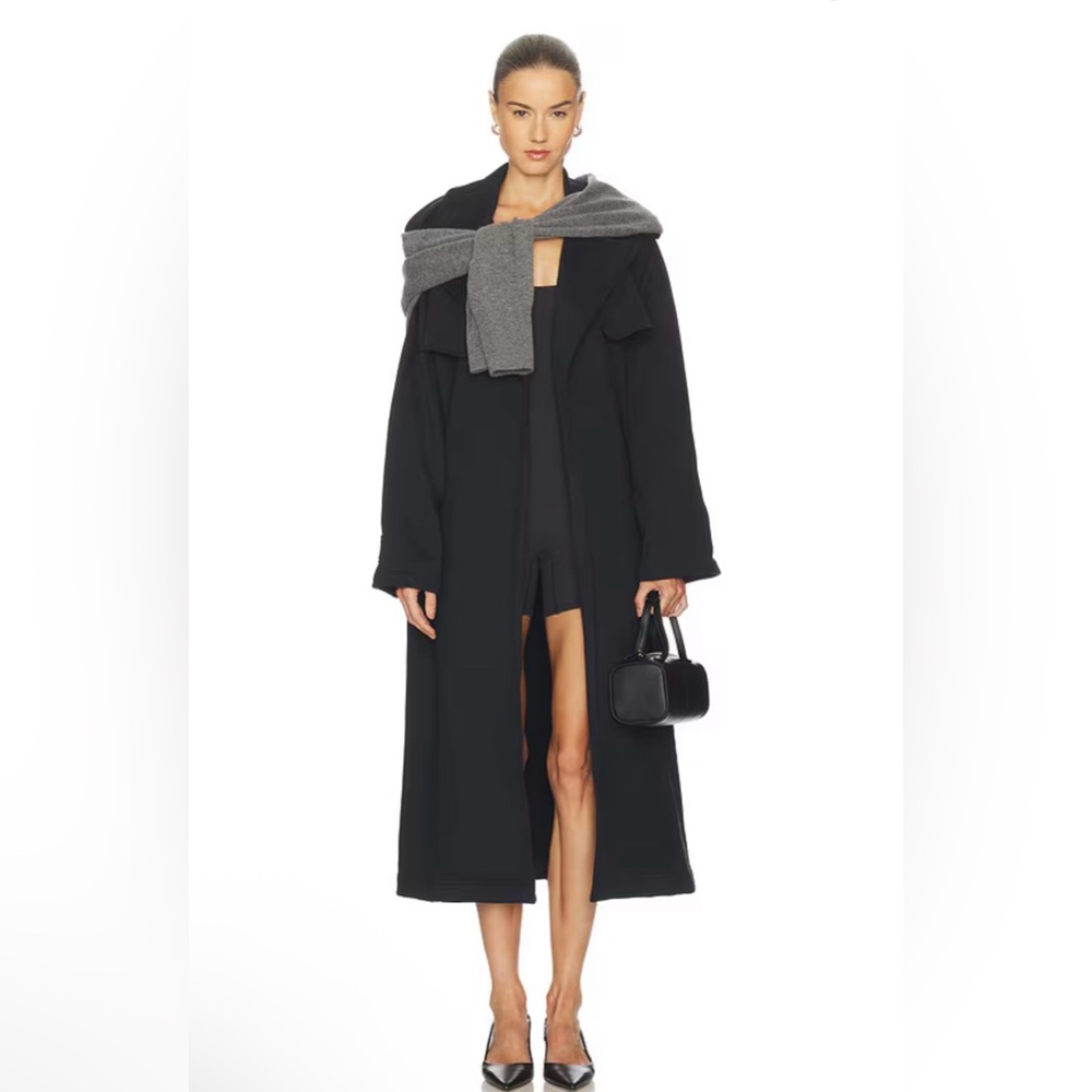 New with tags Skims BOYFRIEND FLEECE
OVERSIZED TRENCH COAT